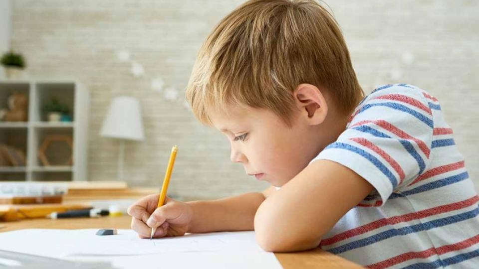 Το Γράψιμο Με Το Χέρι -Όχι Με Το Πληκτρολόγιο-Κάνει Τα Παιδιά Πιο Έξυπνα