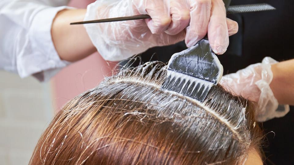 Οι βαφές μαλλιών αυξάνουν τον κίνδυνο καρκίνου;