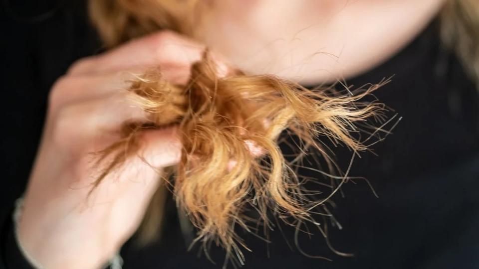 Πείτε αντίο στα σπασμένα μαλλιά με αυτές τις απλές σπιτικές θεραπείες