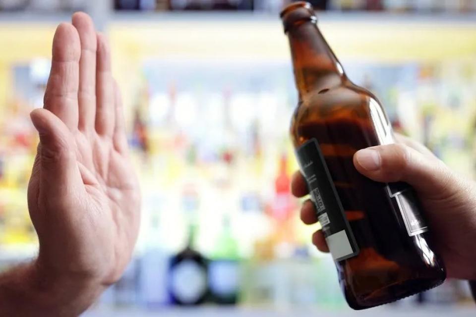 Αποτοξίνωση από το αλκοόλ μετά τις γιορτές μπορεί να ενισχύσει την υγεία
