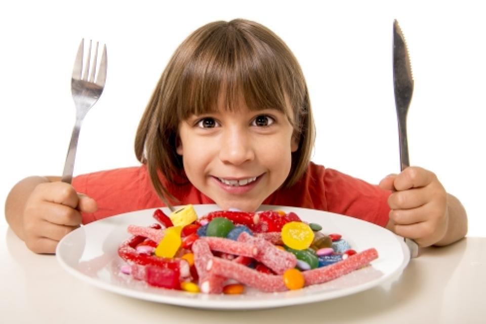 Τι να κάνετε όταν το παιδί σας τρώει πολύ ζάχαρη