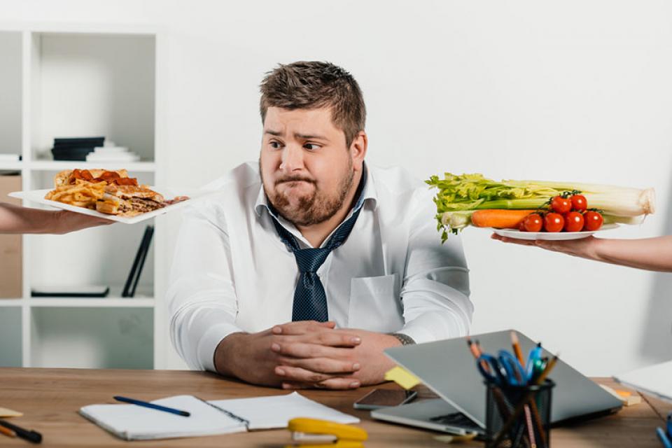 Γιατί το άγχος κάνει τους ανθρώπους να τρώνε υπερβολικά